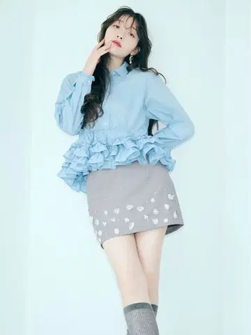 LilyBrown 휘핑 프릴 헴 블라우스 ( BLU )