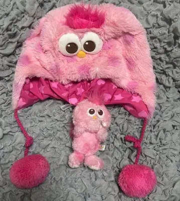 못피 팬캡과 봉제 인형