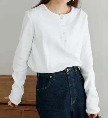 화이트 헨리넥 와플 긴팔 T셔츠 M 사이즈