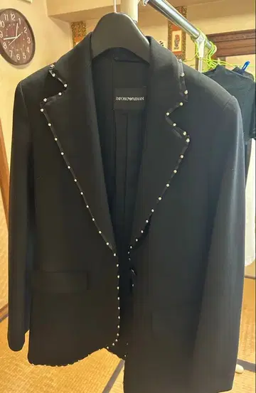 펄 장식 블랙 테일러드 자켓