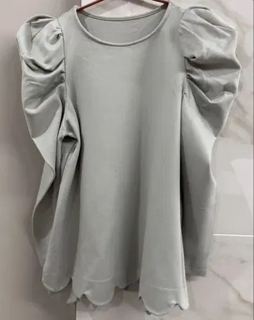 마로넨논피 스캘럽 헴 상의 마로넨논피