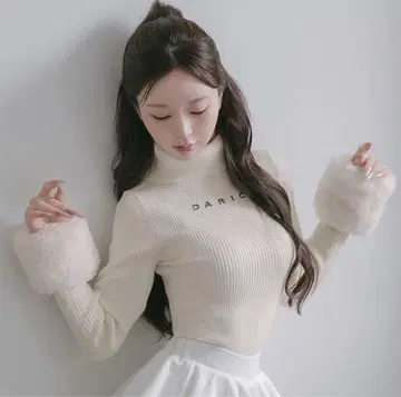 다리치 스무스 퍼 리브 니트탑 IVO