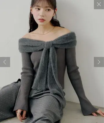 Chico(치코) 샤기 리본 오프숄더 니트