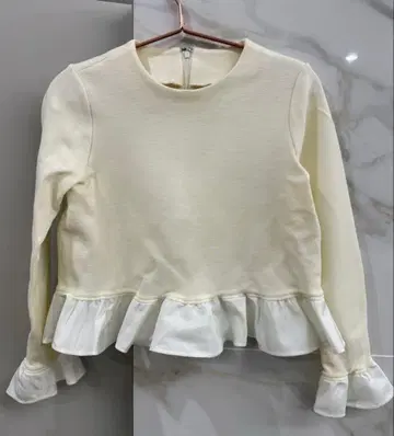 마를렌 에논피 프릴 탑 화이트