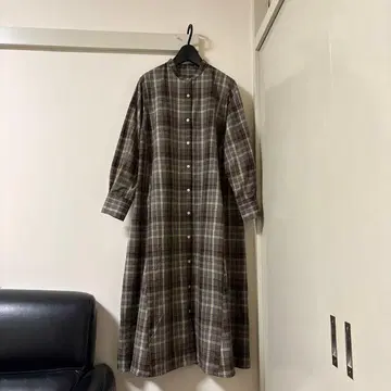 체크 무늬 스탠드 카라 셔츠 원피스