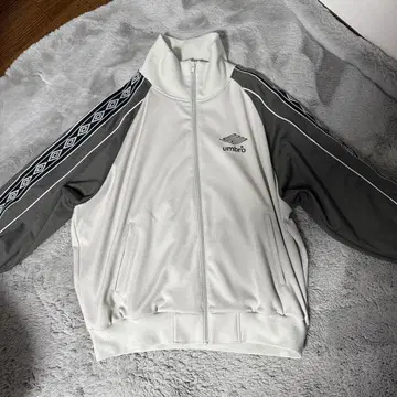 9090 x UMBRO 트랙 자켓
