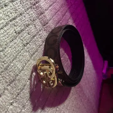 로고 각인 블랙 가죽 벨트 골드 버클