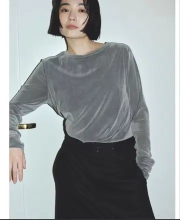 MIESROHE 미스 로에 플로키 튤 꼬임 T셔츠