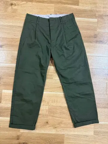 UNIVERSAL OVERALL 치노 팬츠 올리브 그린