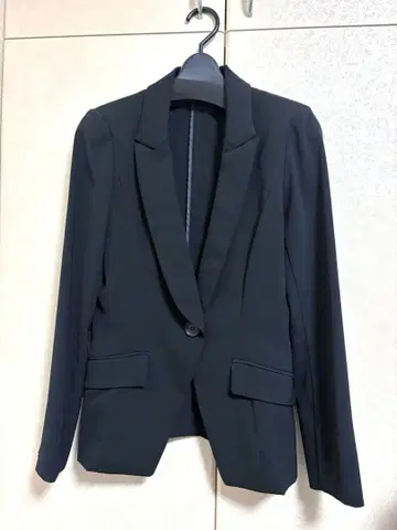 스캇 계열 Petirobe 블랙 자켓