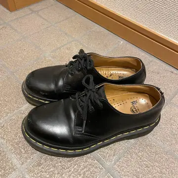 닥터마틴 3홀 UK3 22.0cm