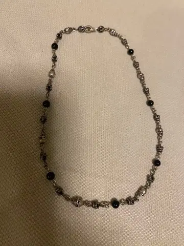 저스틴 데이비스의 목걸이