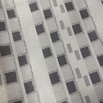 코몬 M 사이즈 그레이와 화이트 스트라이프