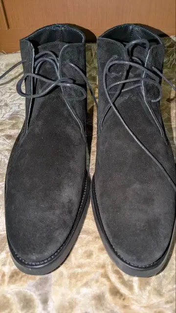 HILTON 블랙 스웨이드 처카 부츠