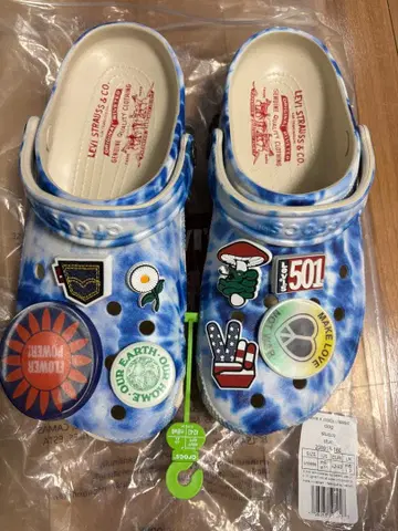 Levi's crocs 콜라보