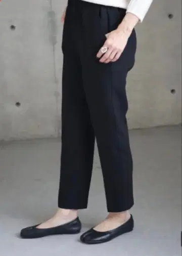 eLLa 테이퍼드 팬츠 블랙 S