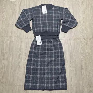 그레이 계열 체크 셋업 스커트