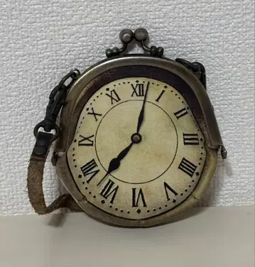 금성등백화점 시계 디자인 가마구치 중