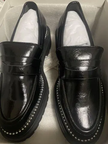 로퍼 블랙 스터드 부착