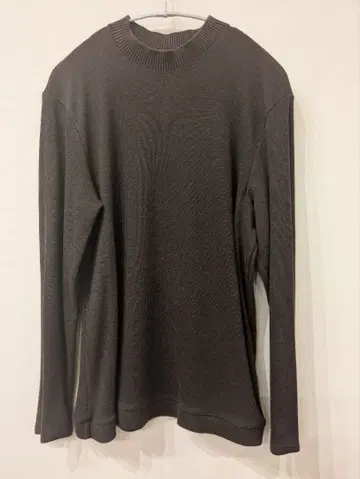 [Milok] 모크넥 니트 스웨터