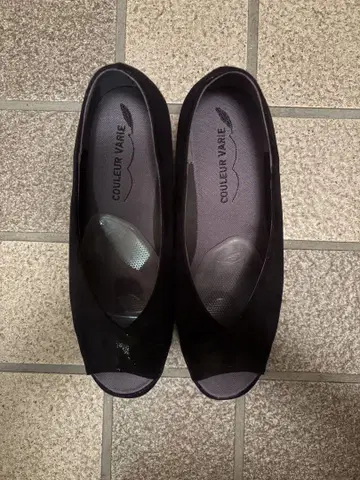 COULEUR VRAIE 오픈토 펌프스 블랙