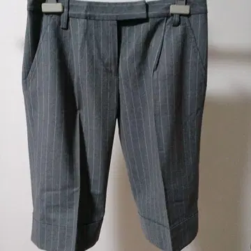 BEATING HART 그레이 스트라이프 하프 팬츠