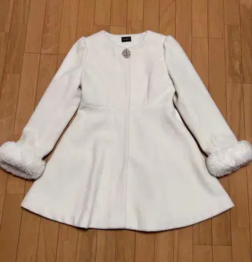 evelyn 비쥬 코트 리본 티펫 포함 화이트 2022