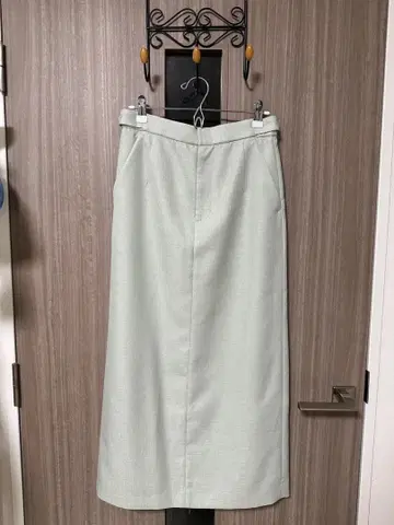 연한 녹색 타이트 롱 스커트 허리밴딩