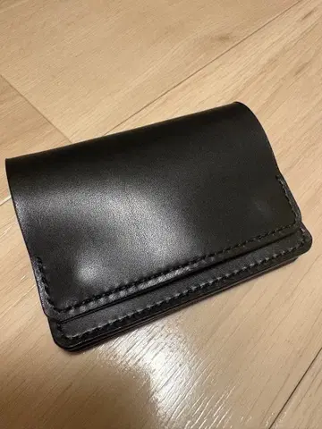 돈을 접지 않는 숏 트래커 지갑 도치기 가죽 오일 가죽 블랙