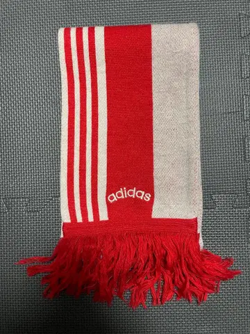 adidas 빨흰 스트라이프 머플러