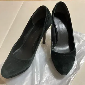 다이애나 블랙 9.5cm 하이힐 스웨이드