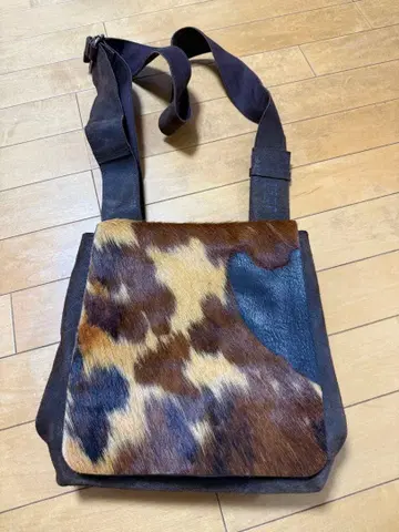 JOST 유니크 디자인 숄더백