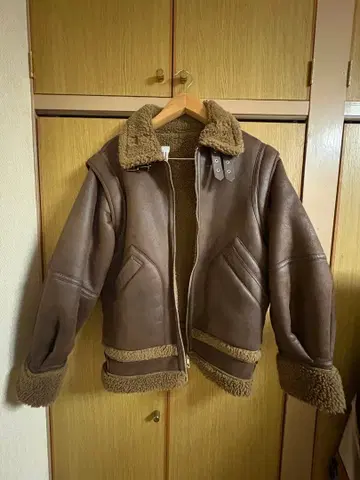 브라운 무스탕 코트