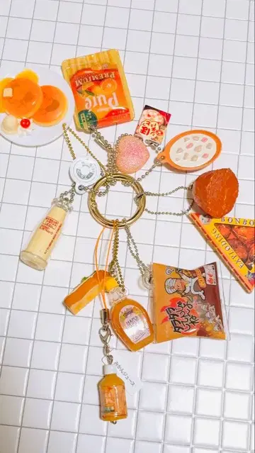 오렌지 컬러 가챠가챠 키체인 8개 세트