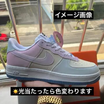 한국 패션 태양 빛을 받으면 색이 변하는 스니커즈 신발