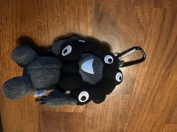 미야쿠미야쿠 블랙 키링 앉은