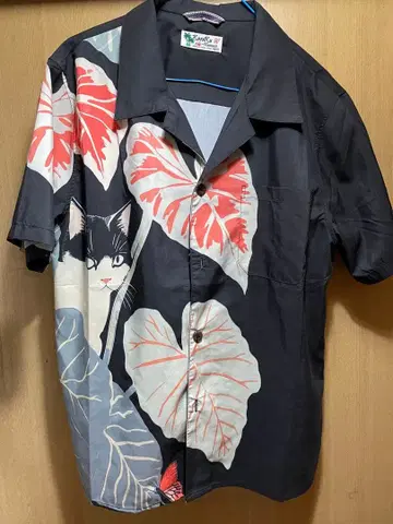 Karaku 알로하 셔츠 고양이와 잎 디자인 반팔