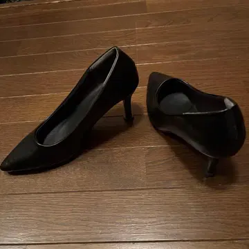 블랙 스틸레토 하이힐