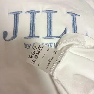 질 바이 질 스튜어트 JILLSTUART 자수 로고 스카이블루 T셔츠