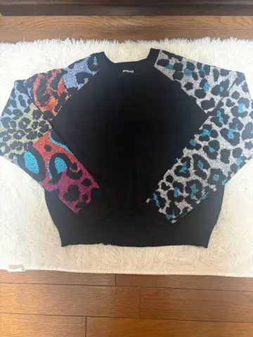 데시구알 애니멀 프린트 소매 스웨터