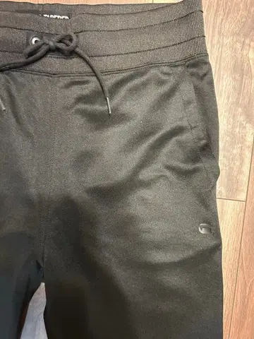 지스타 크롭 블랙 팬츠