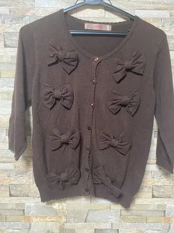 핑크하우스 리본 포함 다크 브라운 가디건