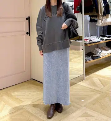 LOWRYS FARM 샤이니 벨로아 타이트 스커트 블루