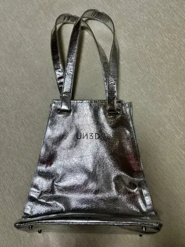 UN3D 메탈릭 오리가미 토트 실버