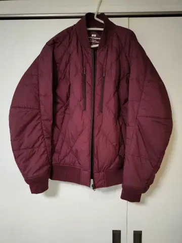 UNIQLO 화이트 마운티니어링 M 다운 자켓