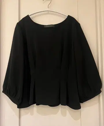 블랙 볼륨 슬리브 상의