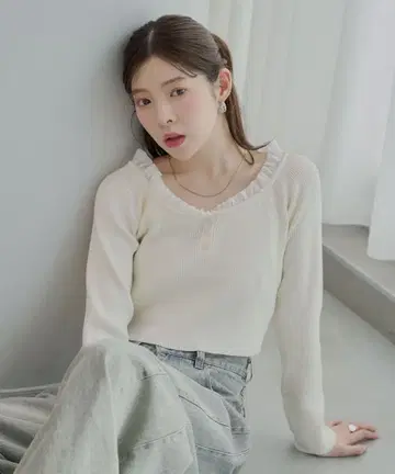 CHICO 프릴 도킹 헨리 니트 화이트