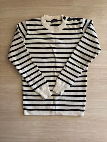 아머 럭스 보더 스웨터 알모럭스