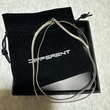 DIFFERENT NECKLACE PREMIUM