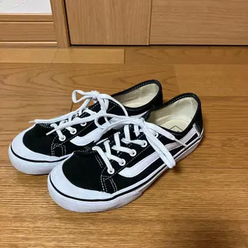 VANS 블랙/화이트 스니커즈